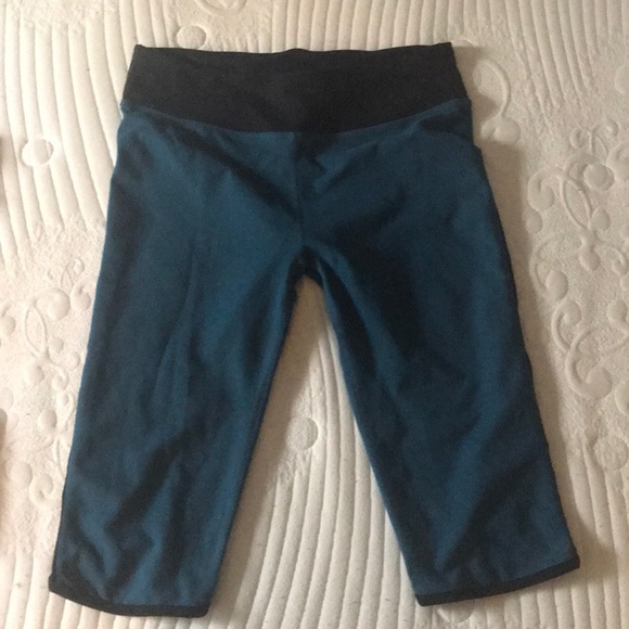 Fabletics teal crop workout pants - Picture 1 of 2